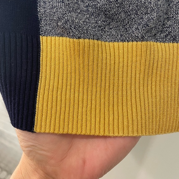 YAL New York Sweater - Picture 5 of 7